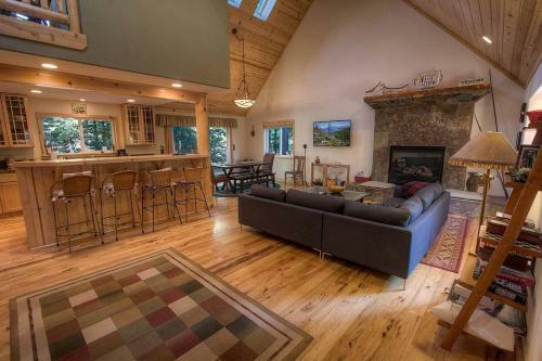 Knotty Pine Retreat By Lake Tahoe Accommodations