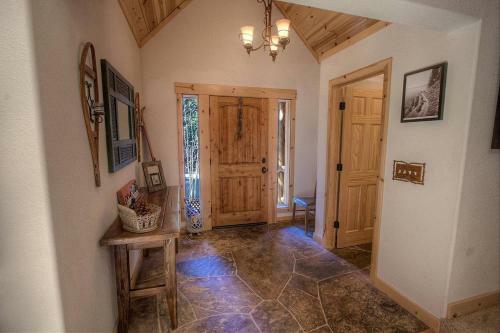 Knotty Pine Retreat By Lake Tahoe Accommodations