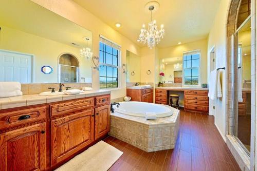 Tv-404 Endless Vineyard Views