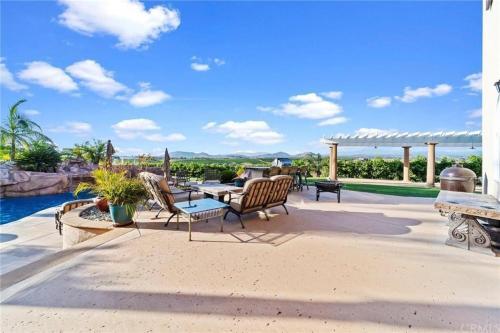 Tv-404 Endless Vineyard Views