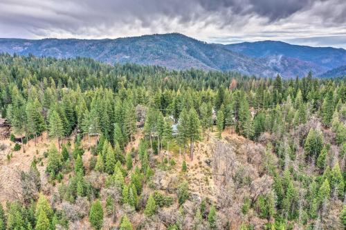 Pet-friendly Mtn Home With Deck, 3 Mi To Hiking