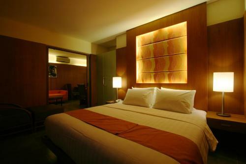 Hotel Crown Regency Beach Resort