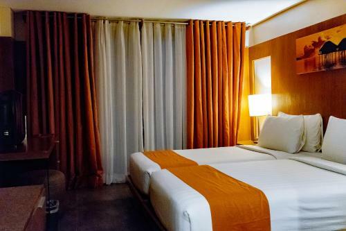 Hotel Crown Regency Beach Resort