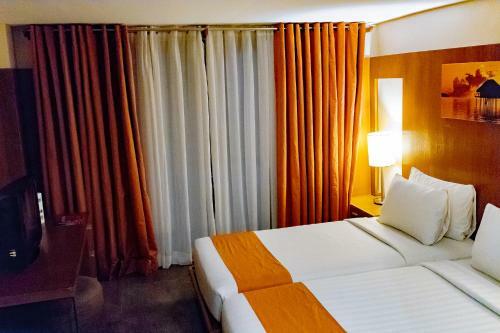 Hotel Crown Regency Beach Resort