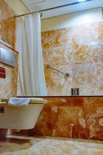 Hotel Crown Regency Beach Resort