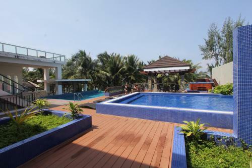 Hotel Crown Regency Beach Resort