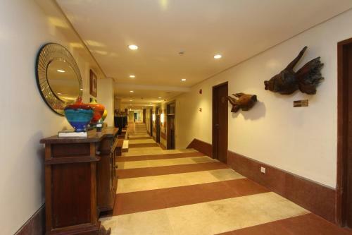 Hotel Crown Regency Beach Resort
