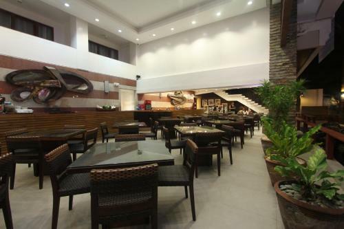 Hotel Crown Regency Beach Resort