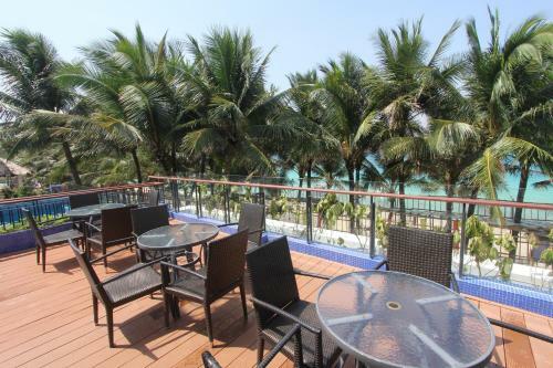 Hotel Crown Regency Beach Resort