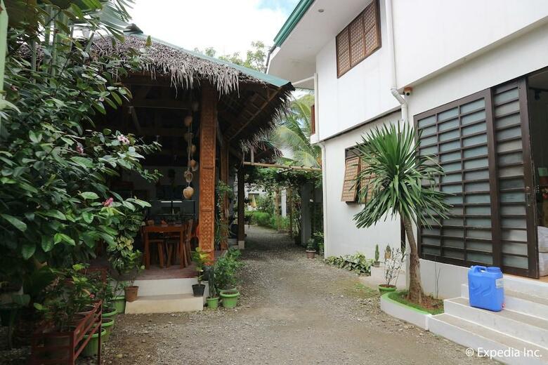 Hotel Reddoorz Plus @ Secret Garden Boracay