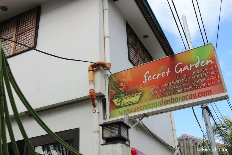Hotel Reddoorz Plus @ Secret Garden Boracay