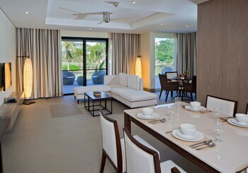 Hotel Fairways And Bluewater Newcoast Boracay