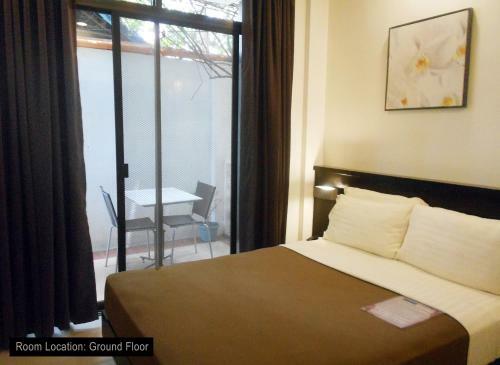 One Crescent Place Hotel