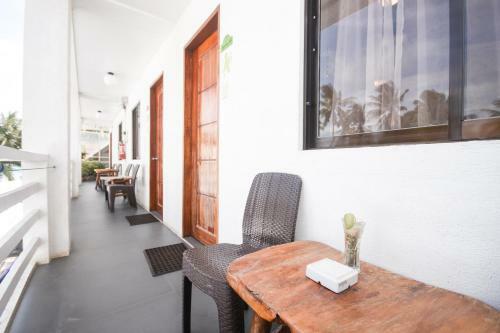 Hostal 8 Colors Beach House Resort