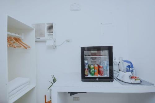 Hostal 8 Colors Beach House Resort