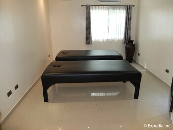 Lingganay Boracay Hotel Resort