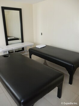 Lingganay Boracay Hotel Resort