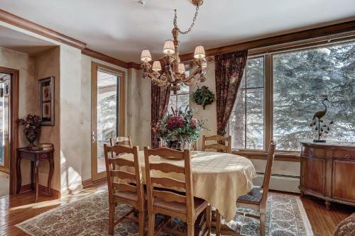 Apartamento Gorgeous Corner 3br- Ski In Out Access And 3 Decks! Condo