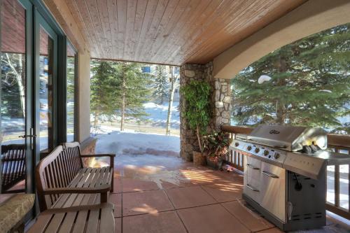 Apartamento Gorgeous Corner 3br- Ski In Out Access And 3 Decks! Condo