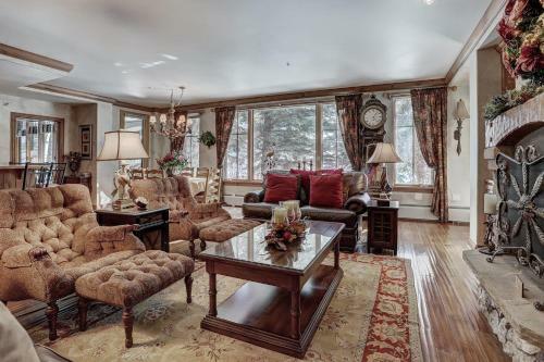 Apartamento Gorgeous Corner 3br- Ski In Out Access And 3 Decks! Condo