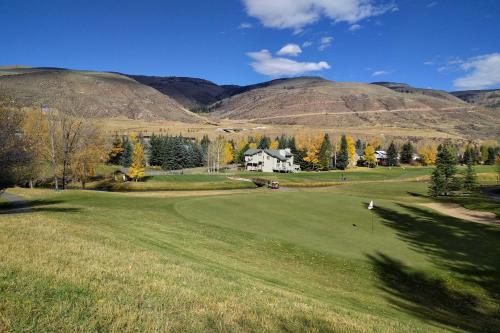 Upscale House On Eaglevail Golf Course With Hot Tub!