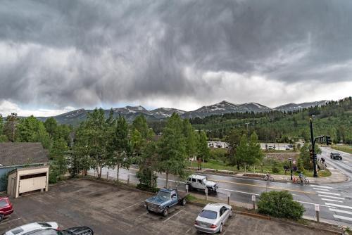Gold Creek 30w Condo Remodeled On Main St
