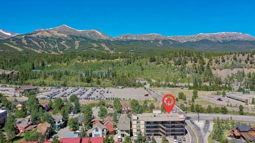 Gold Creek 30w Condo Remodeled On Main St