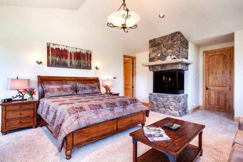 Lazy Fox Lodge In National Forest