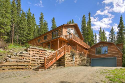 Daniels Mountain View Log Cabin Home