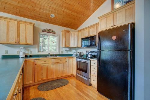 Daniels Mountain View Log Cabin Home