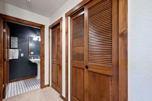 2 Bdr Main St Station Condo - All The Amenities