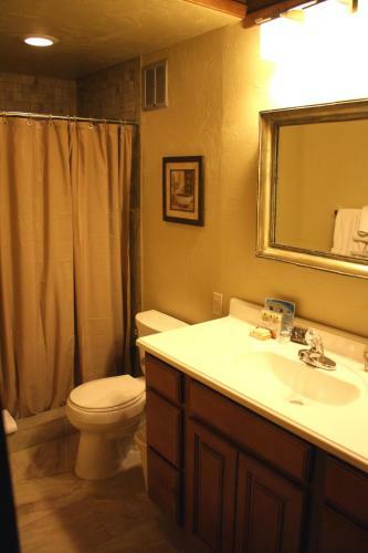 Mill Run #12 - 4 Bedroom / 3 Bath - Beautiful Remodel - Shuttle To Town