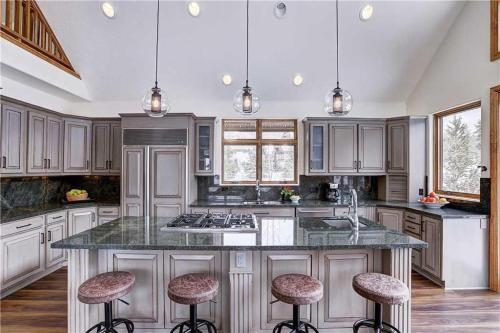 Breckenridge Riverfront Home Sleeps 22 Hot Tub