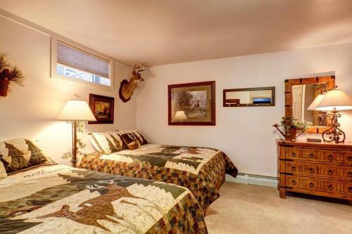 Luxurious & Spacious Home With Hot Tub - Sleeps 24