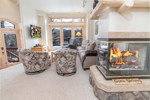 Woods Red Oak Townhome Hot Tub Sleeps 11