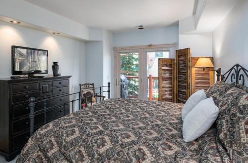 Woods Red Oak Townhome Hot Tub Sleeps 11