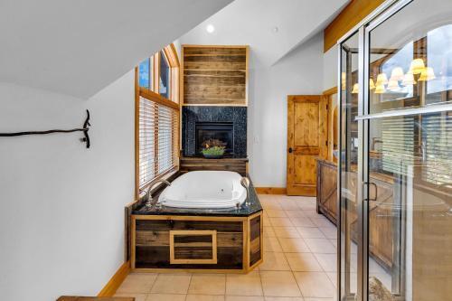 Majestic Lodge Retreat Amenities Views