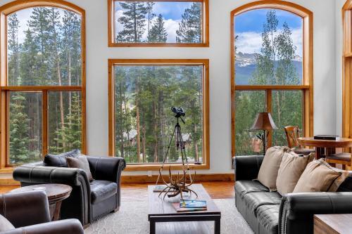 Majestic Lodge Retreat Amenities Views