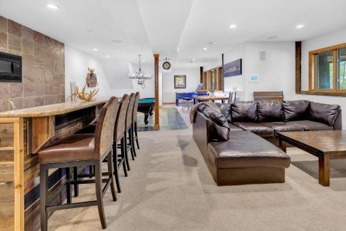 Majestic Lodge Retreat Amenities Views