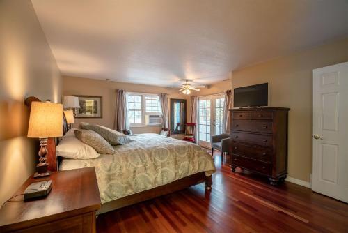 Elegant Colorado Springs Villa With Private Patio!