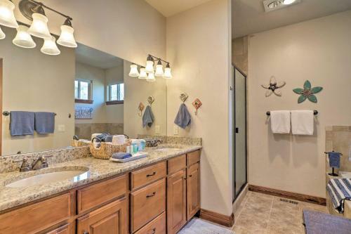 Idyllic Colorado Springs Escape With Pikes Peak Views