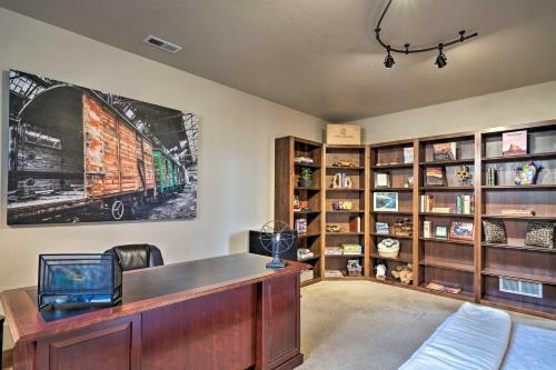 Idyllic Colorado Springs Escape With Pikes Peak Views