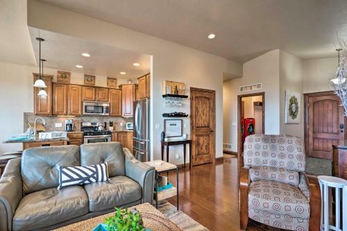 Idyllic Colorado Springs Escape With Pikes Peak Views