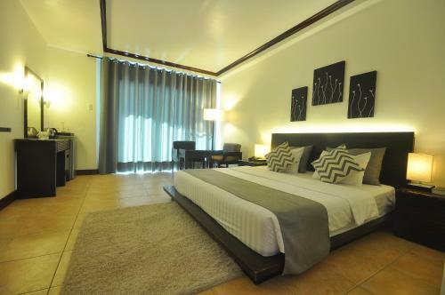 Hotel Boracay Ocean Club Beach Resort