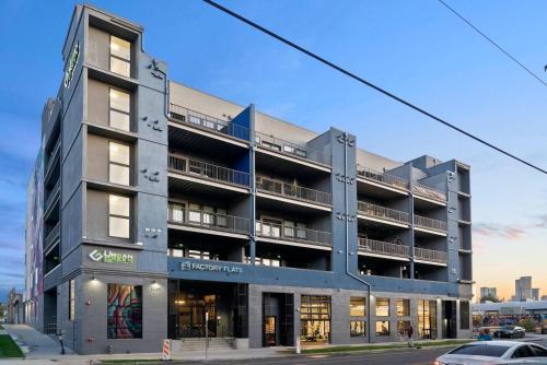 New Sleek Urban Cowboy Loft! Denver Skyline Views!