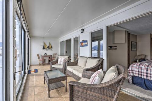 Apartamento Lakefront Retreat With Panoramic Mountain Views