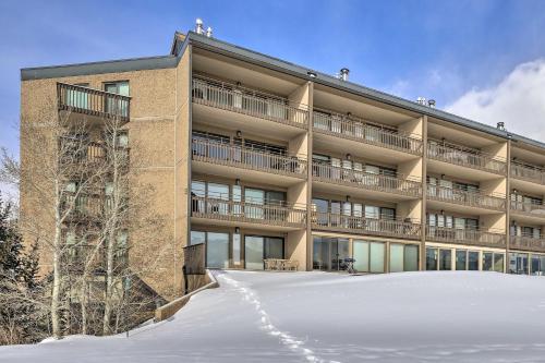 Apartamento Lakefront Retreat With Panoramic Mountain Views