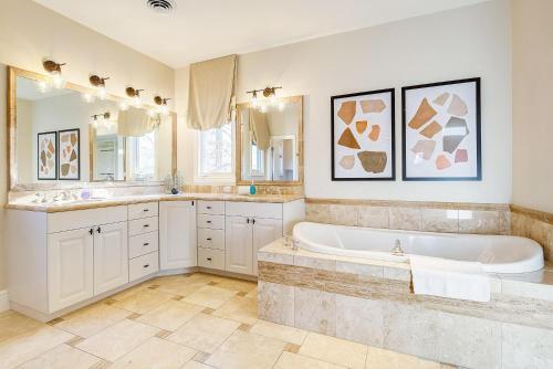 Luxe Family Getaway Pool Table & Arcade Sleeps 12