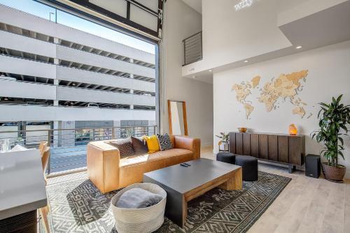 Amazingly Sleek Rino Pad - Stunning Mountain Views