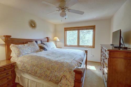 75 Corinthian 3br 3ba Spacious Layout, Private Garage Townhouse